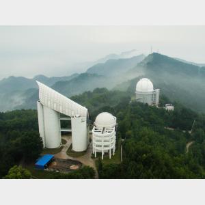天文學家新發現1300余個銀道面背景類星體