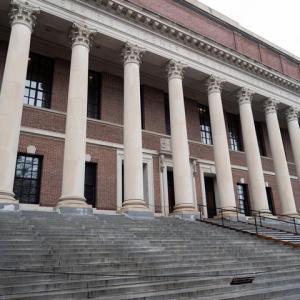 哈佛大學就聯邦經費遭凍結起訴特朗普政府