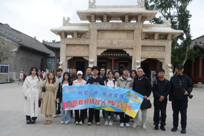 濟南網絡名人巡訪團走進章丘