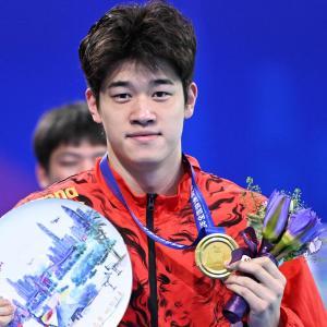 “五金王”潘展樂 “新蝶后”于子迪