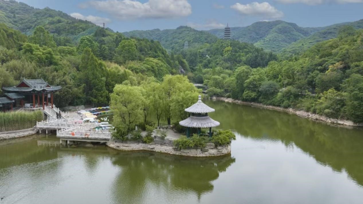 濟(jì)南南山的花花世界真好看