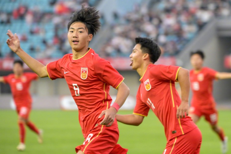 祝賀年輕的小伙子們！U16國足5比2擊敗澳大利亞U16奪冠