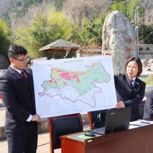 奔赴“诗与远方”，绝不能搞“违法之旅”｜电讯评论