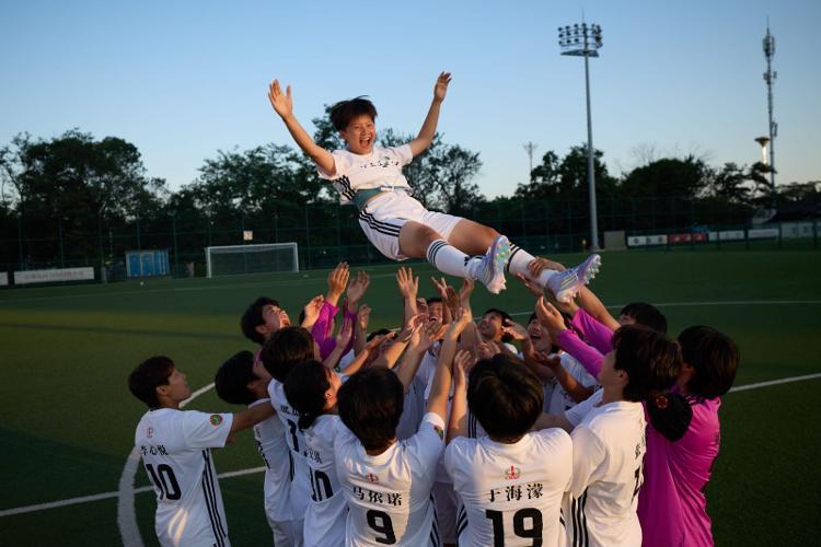歷二女足成功衛(wèi)冕全國總冠軍！總決賽3:0戰(zhàn)勝杭州九中女足