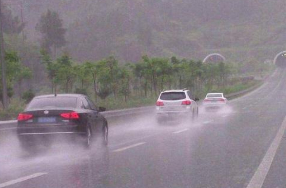 山東發(fā)布重要天氣：29日全省大范圍降雨，臺(tái)風(fēng)“竹節(jié)草”來(lái)襲！