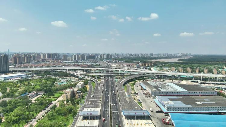 山東高速集團(tuán)濟(jì)南收費(fèi)站全面恢復(fù)通車運(yùn)行