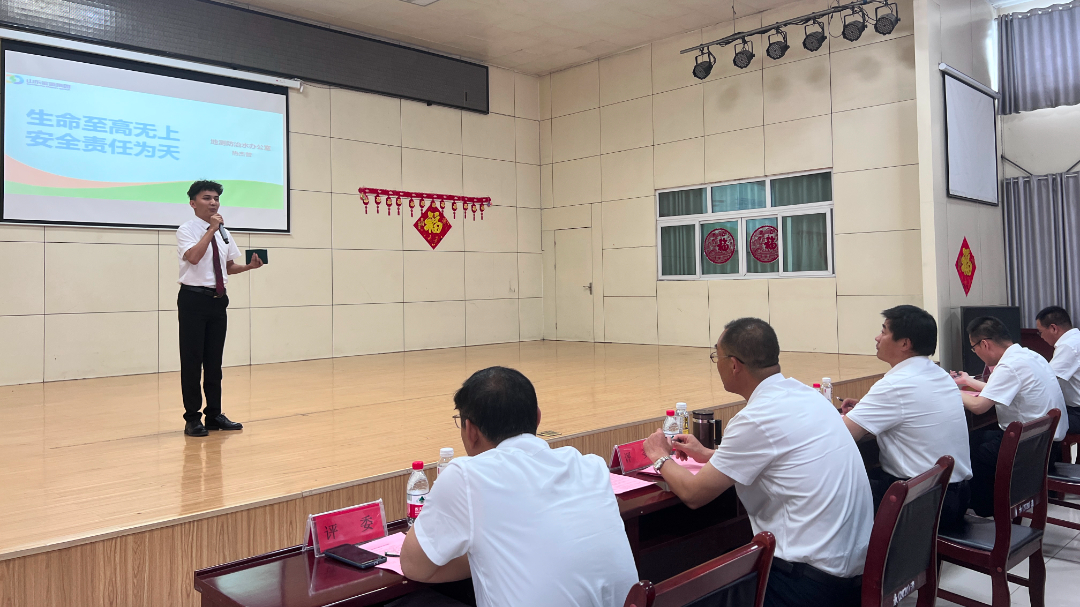 团员青年热杰普正在演讲.jpg