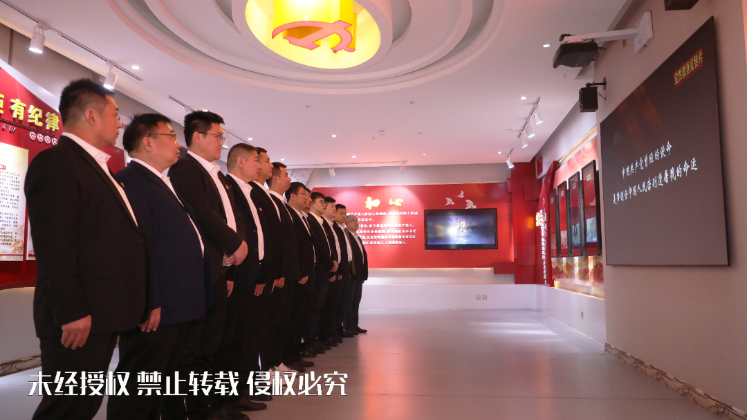 伊犁能源组织党员干部参观廉洁教育基地廉政展览 马畅摄_副本_副本.png