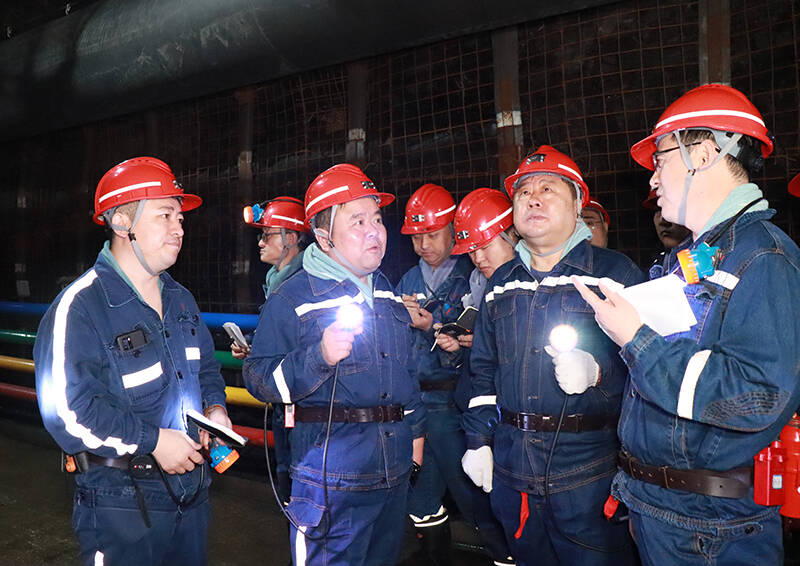 11月9日,魯西礦業在梁寶寺煤礦召開解剖式檢查啟動會.