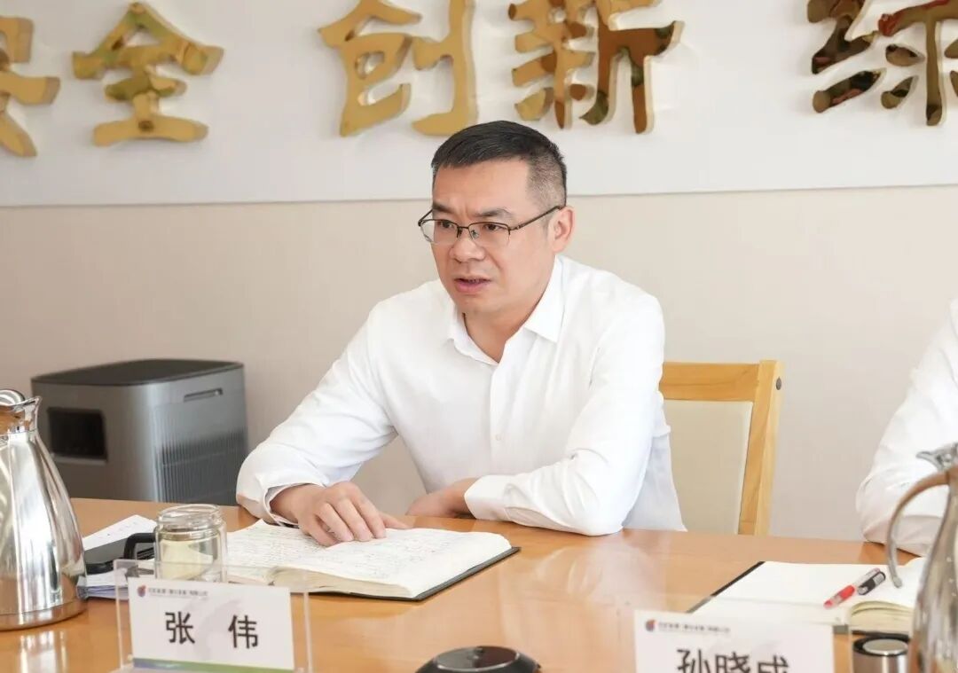 张伟1.jpg 张伟1.jpg