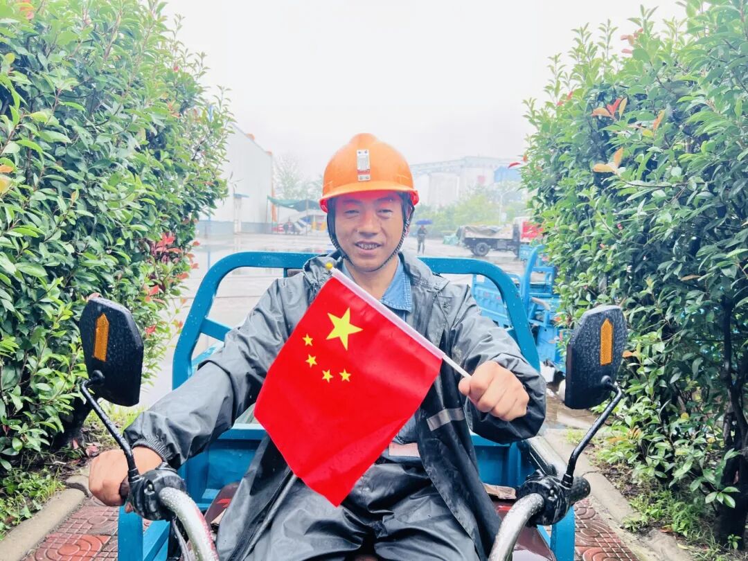 2.国庆我在岗-物料装运方学彬,拍摄王帅.jpg