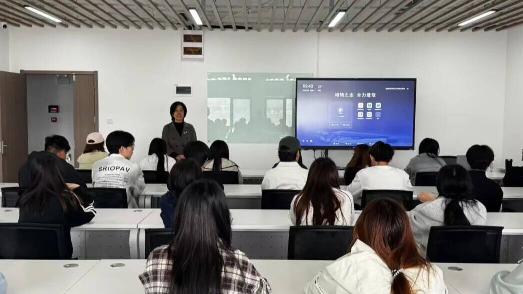 校企共育新技能，信息工程系学生开启鸿蒙开发实战