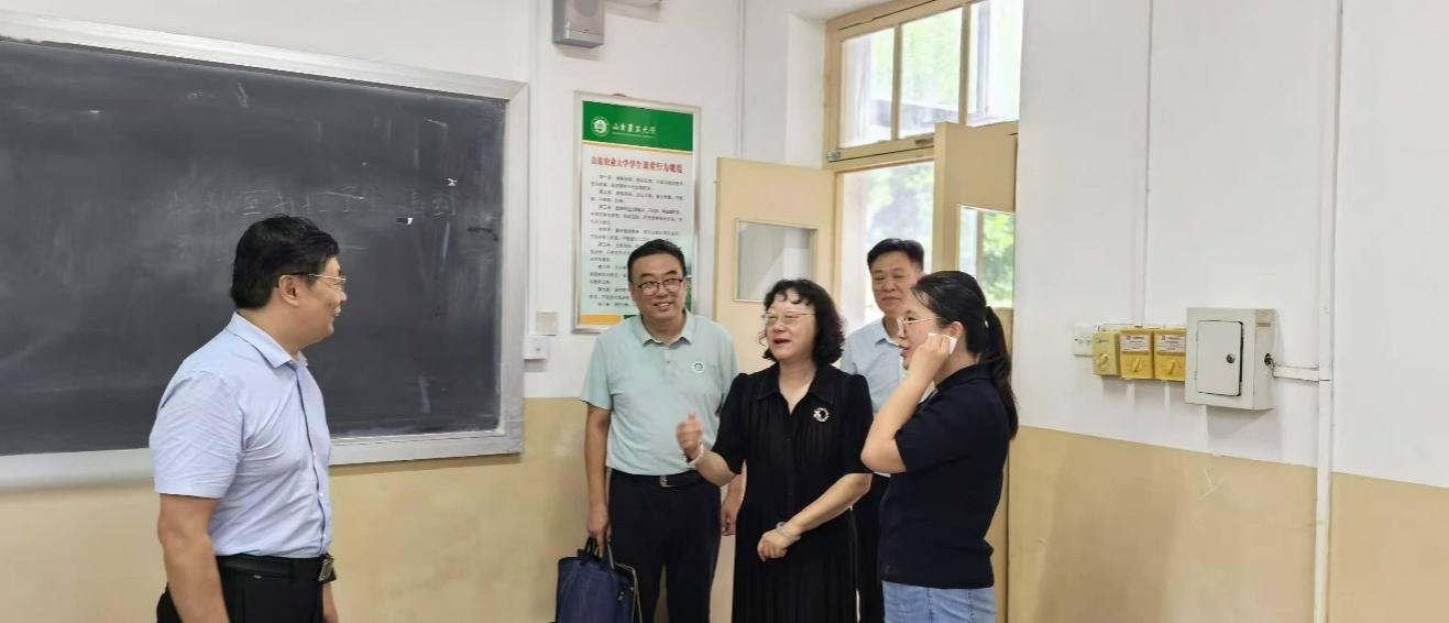 山东农业大学张然副书记深入学院课堂听课
