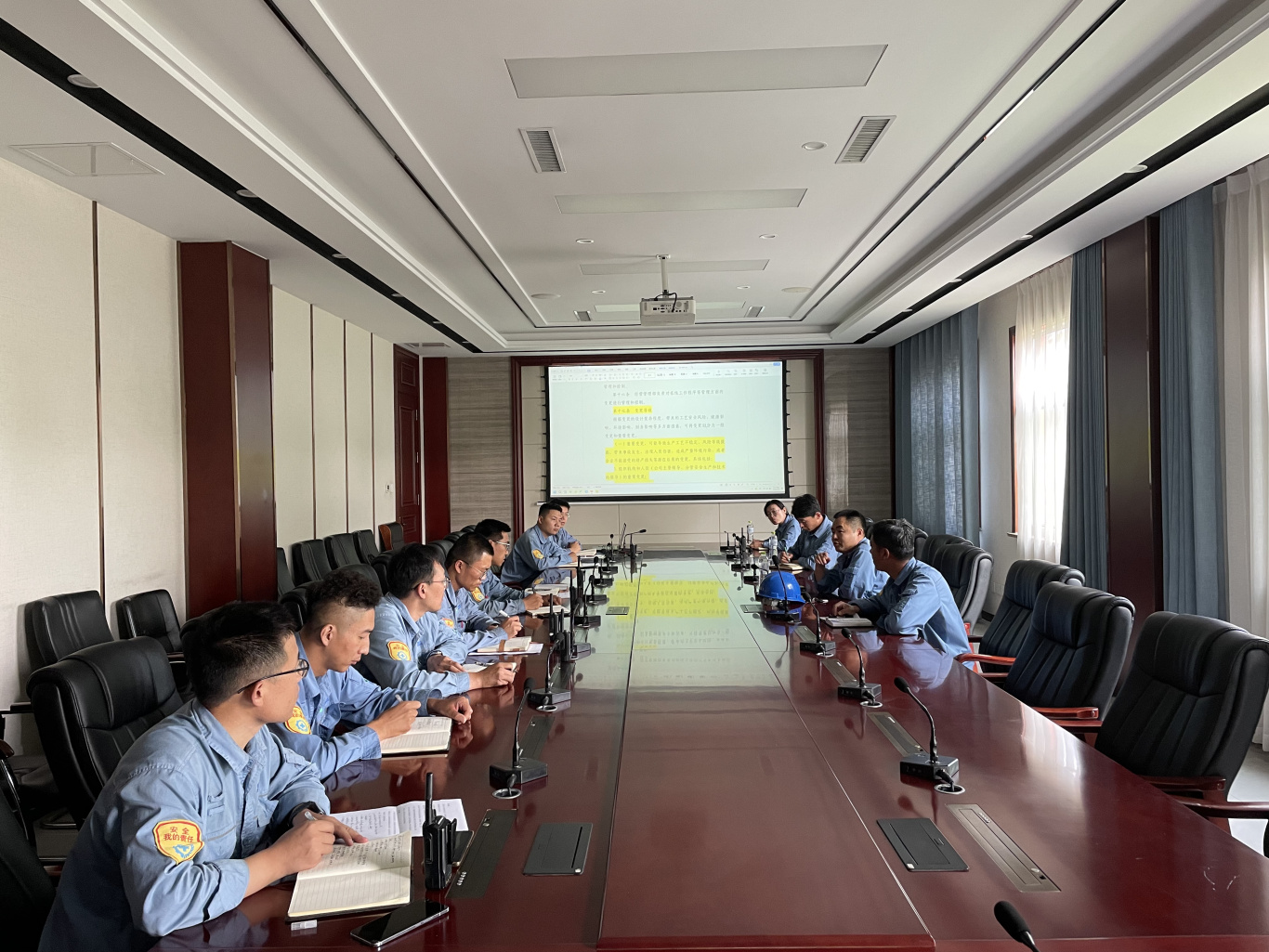 技术例会.jpg
