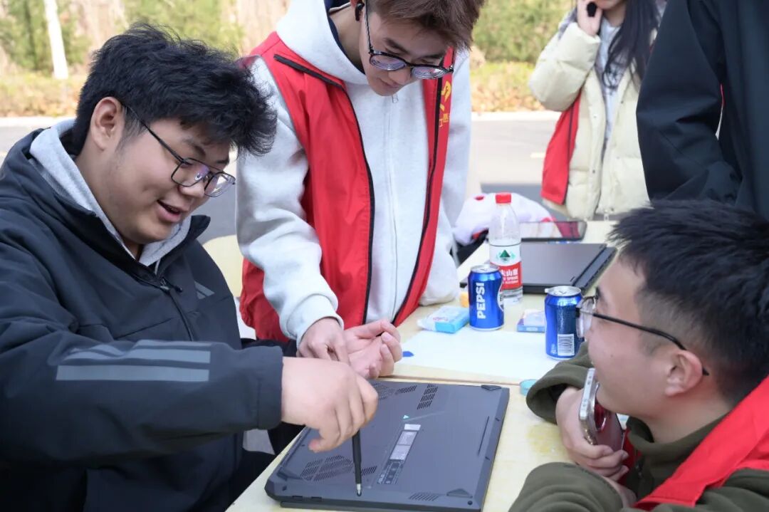 【信工资讯】 信息工程系电脑维修志愿服务活动