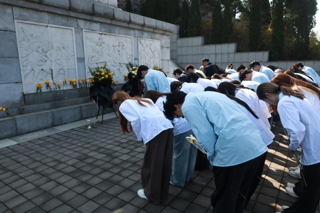 【信工资讯】缅怀革命先烈 赓续红色血脉 —— 山东传媒职业学院信息工程系赴章丘烈士陵园开展主题党团日活动