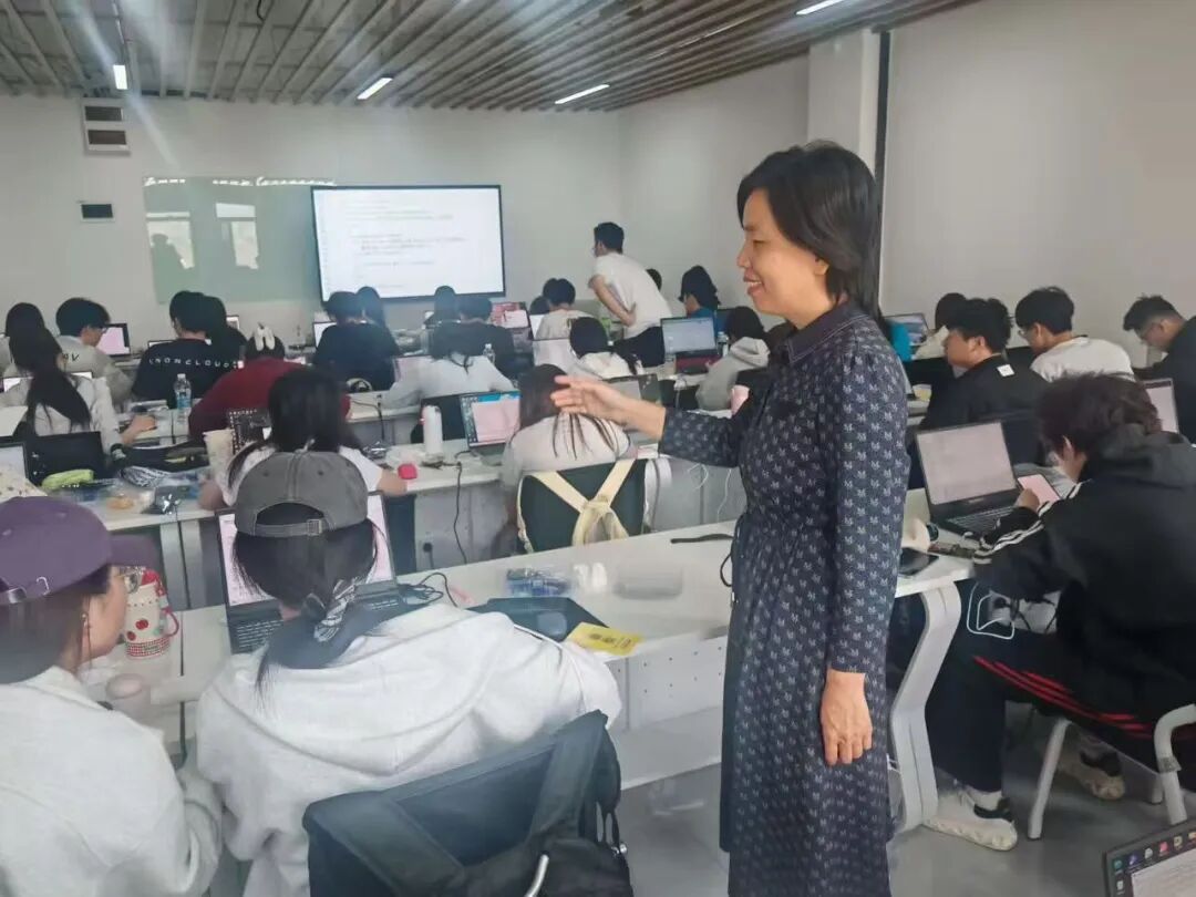 【信工资讯】校企共育新技能，信息工程系学生开启鸿蒙开发实战