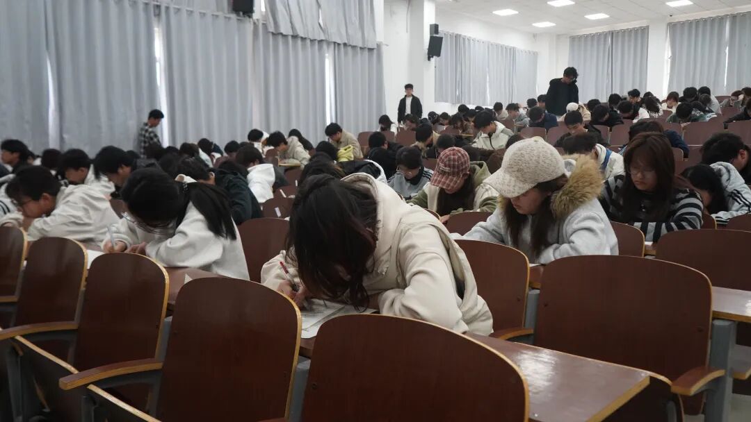 数媒动画系学生党支部举行入党申请人考试