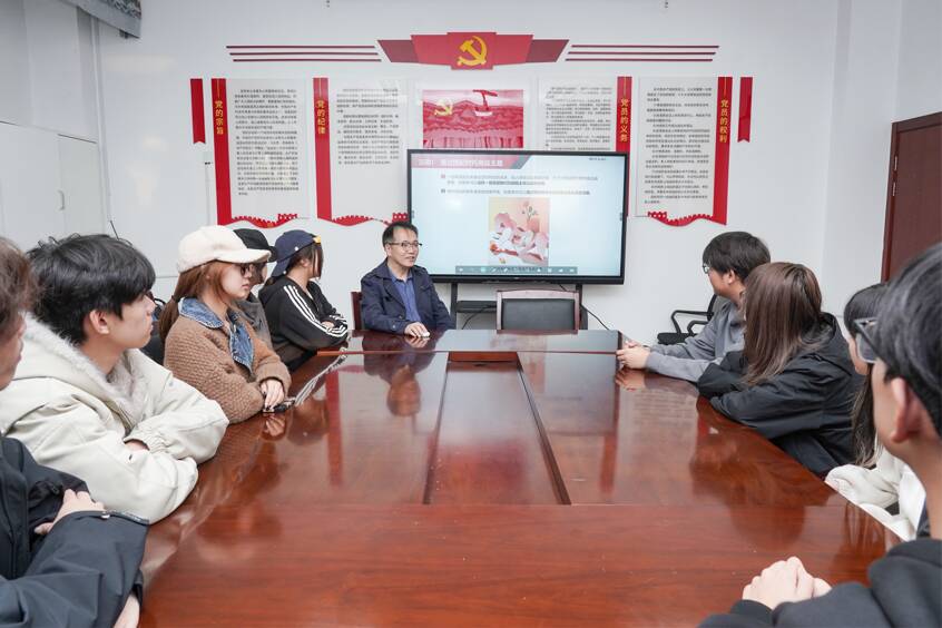 艺术设计系开展融媒体工作室摄影培训