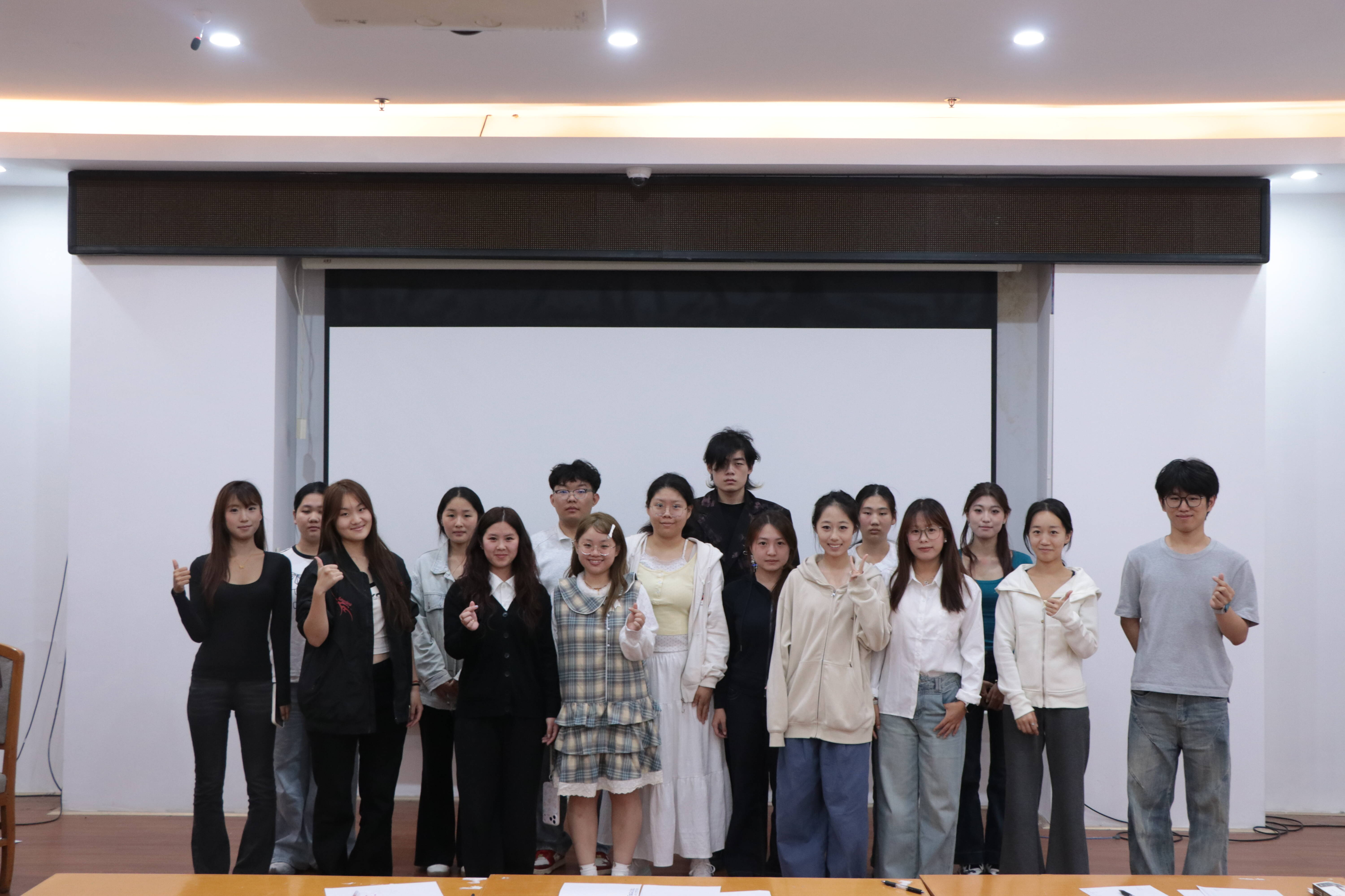 学前教育与戏剧系开展纪念长征胜利90周年主题故事分享会