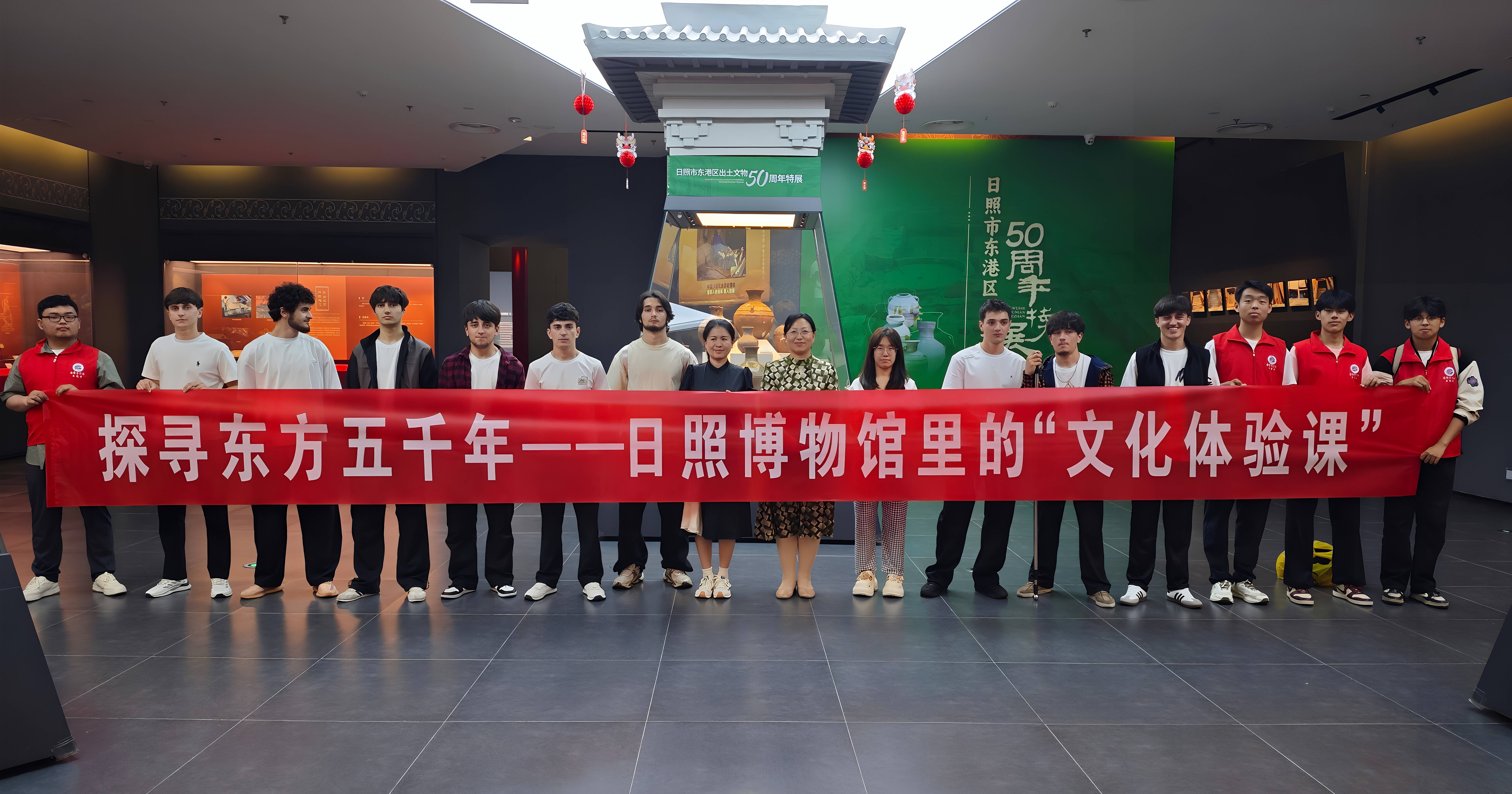体悟传统文化 传承中华匠心——国际合作部开展博物馆传统文化志愿服务活动