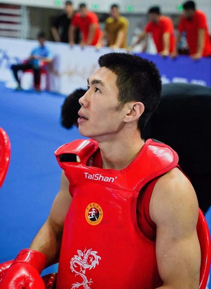 邹平运动员郭威勇夺全国武术散打锦标赛65kg级冠军 - 海报新闻