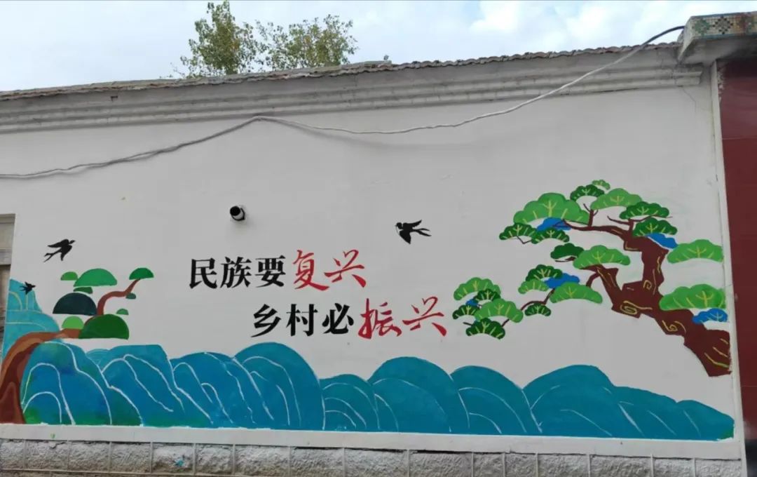 书记和工作队工作专班联合滨州职业学院开展乡村振兴文艺赋能墙绘活动