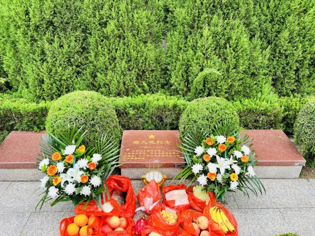 英烈归队精神永传孙伯镇开展零散烈士墓迁葬活动