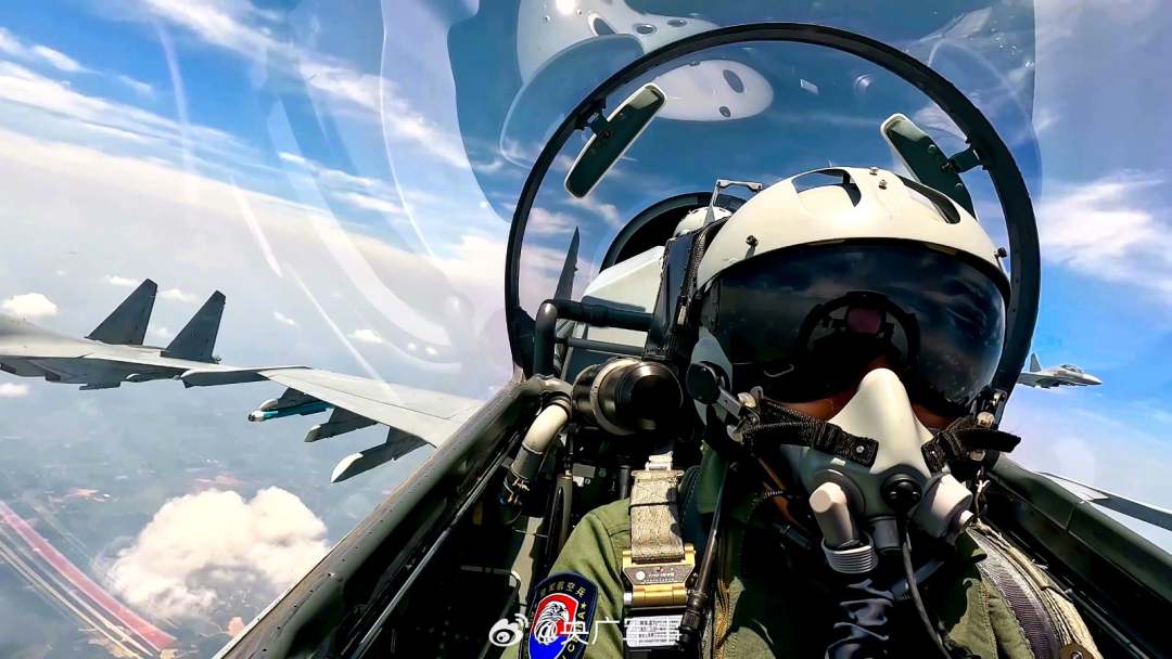 炫酷空军航空兵开展空战对抗飞行训练