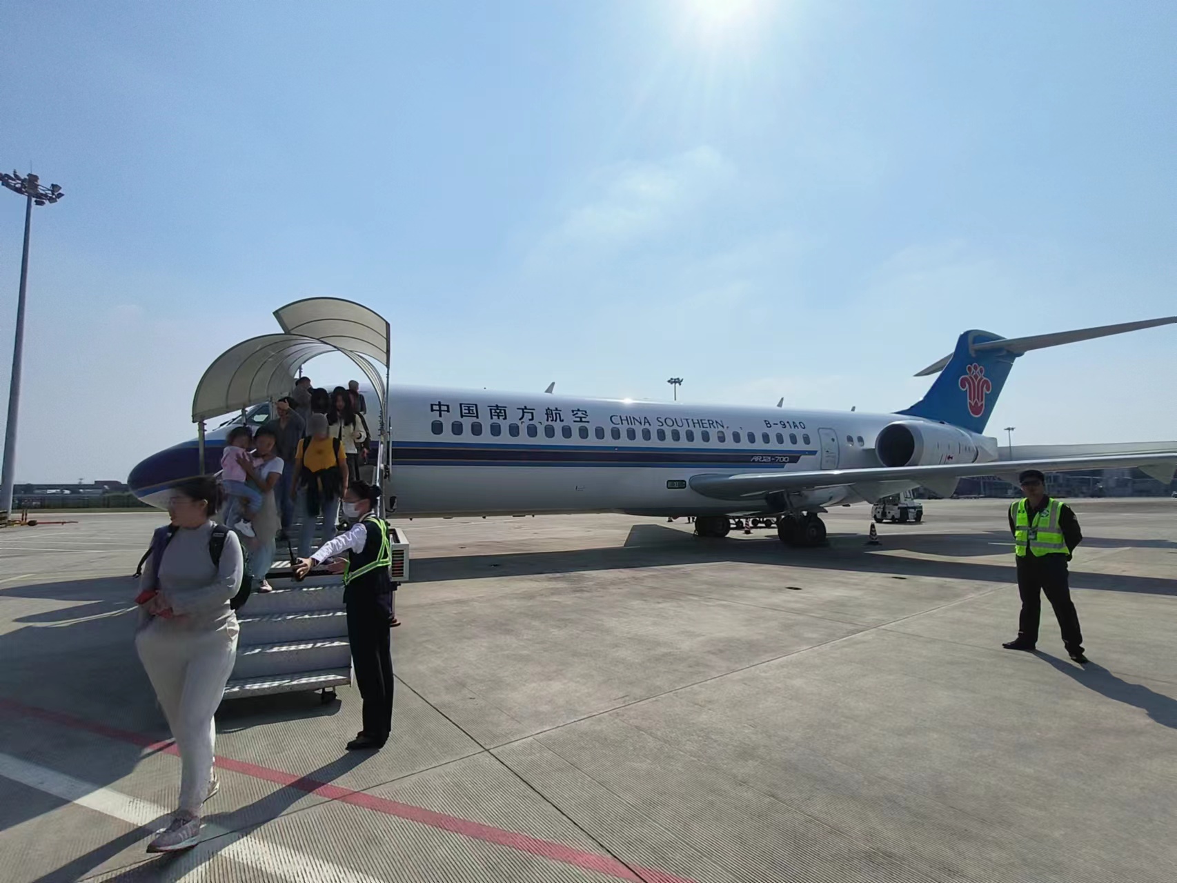 国产arj21飞机载客突破1000万人次