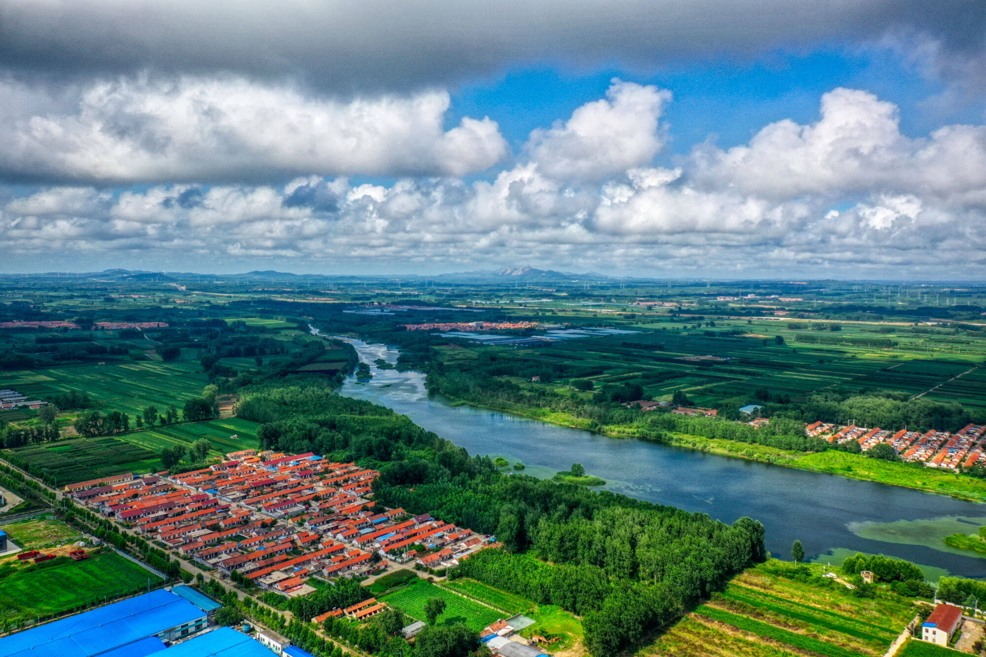 航拍大场镇二领略吉利河流域自然之美感受乡村生活