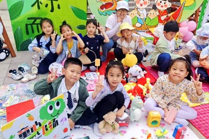青科幼儿园开展庆双节主题活动