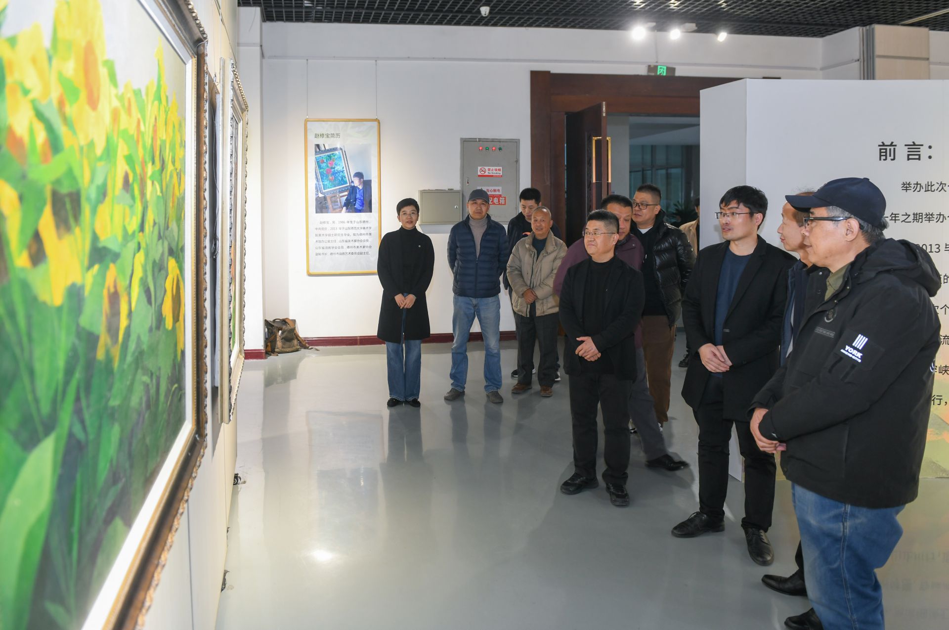 山止川行德州青年画家赵修宝油画作品展在德州市美术馆举办持续至本月