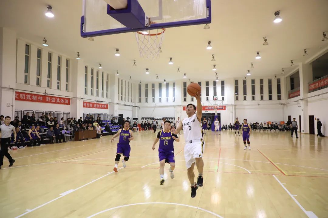 首场比赛由乐陵一中代表队迎战三校联队.