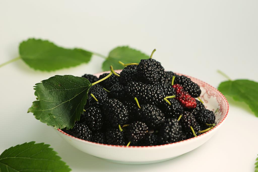 维生素C是蓝莓的4倍！好看又好吃的桑葚营养如何？一起了解-大略网