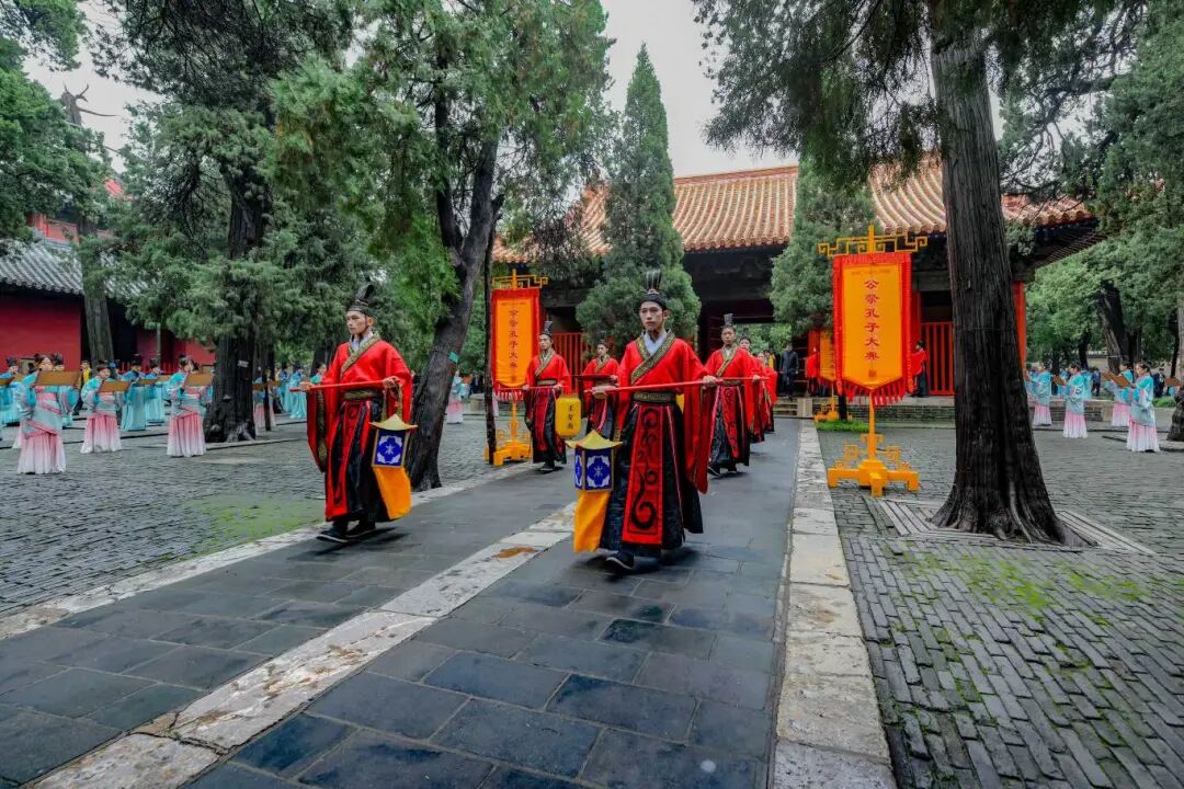 9月28日,乙巳年公祭孔子大典在曲阜孔庙举行。图/杨国庆.jpg
