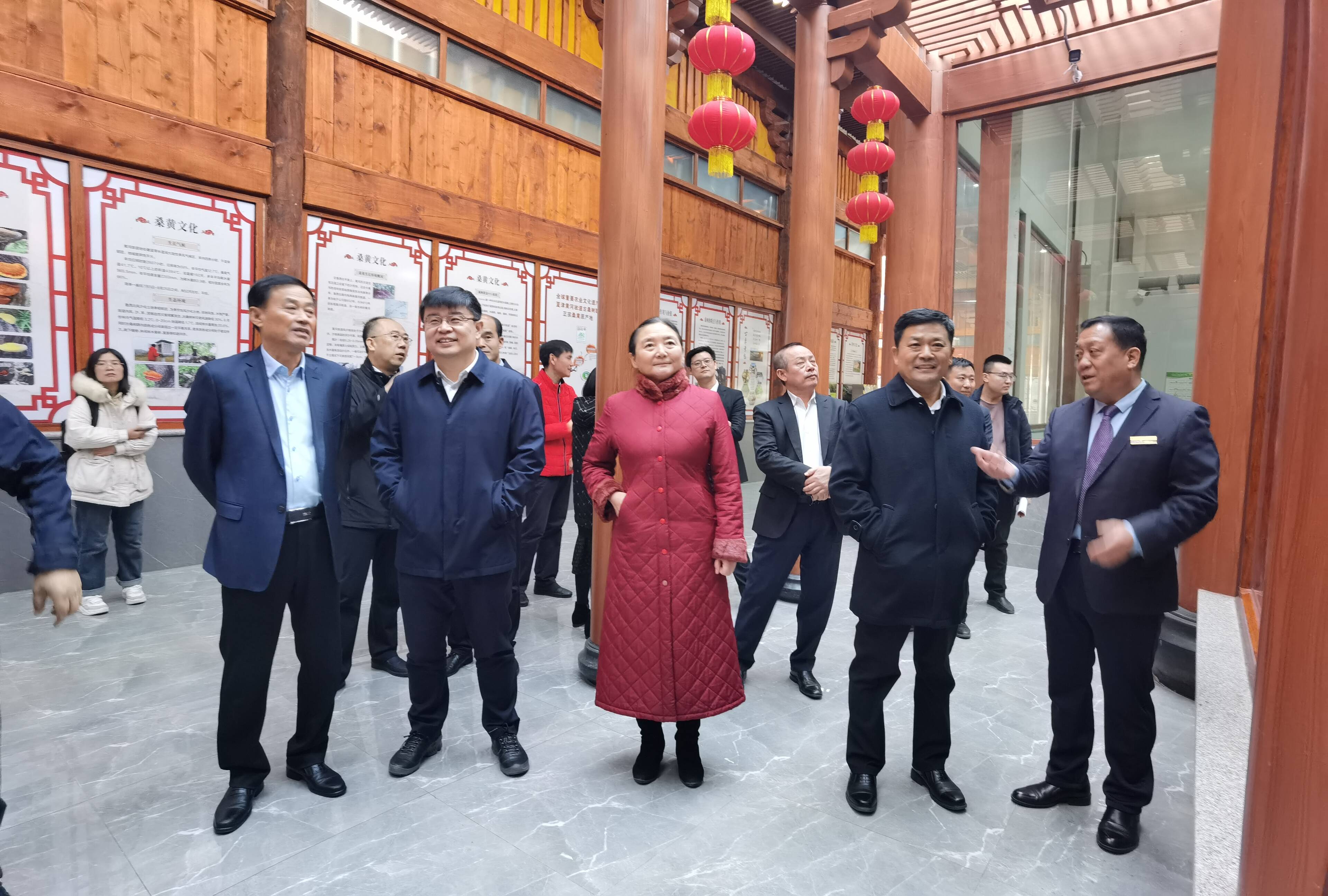 孙俊分别就古桑产业发展趋势和人工ai智能赋能数字医疗产业发表主题演