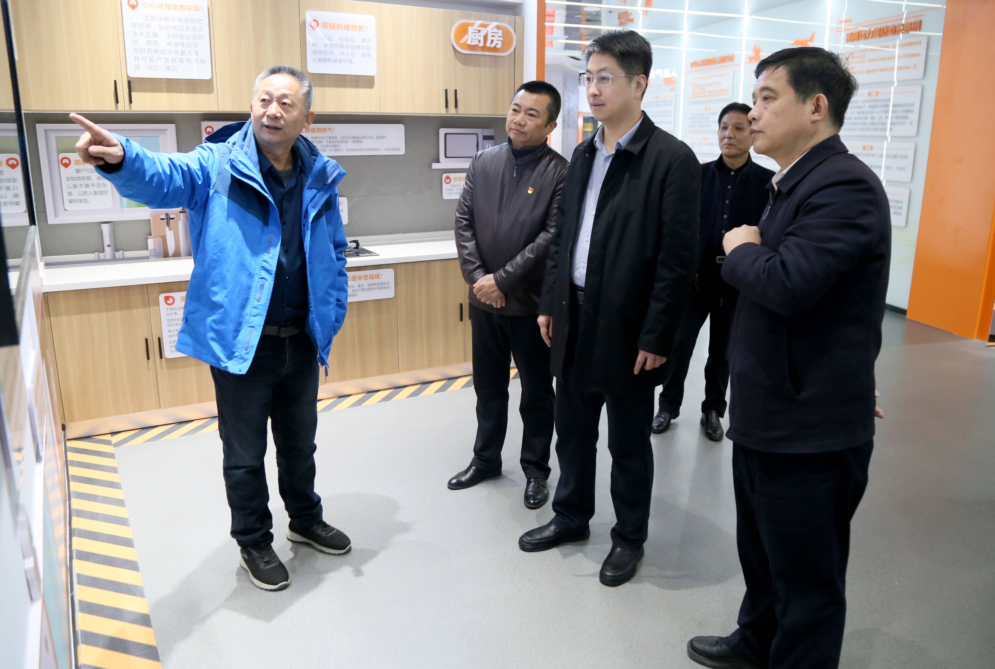 党委副书记,总编辑金栋参加活动,市国动办党组成员,副主任张国亮陪同