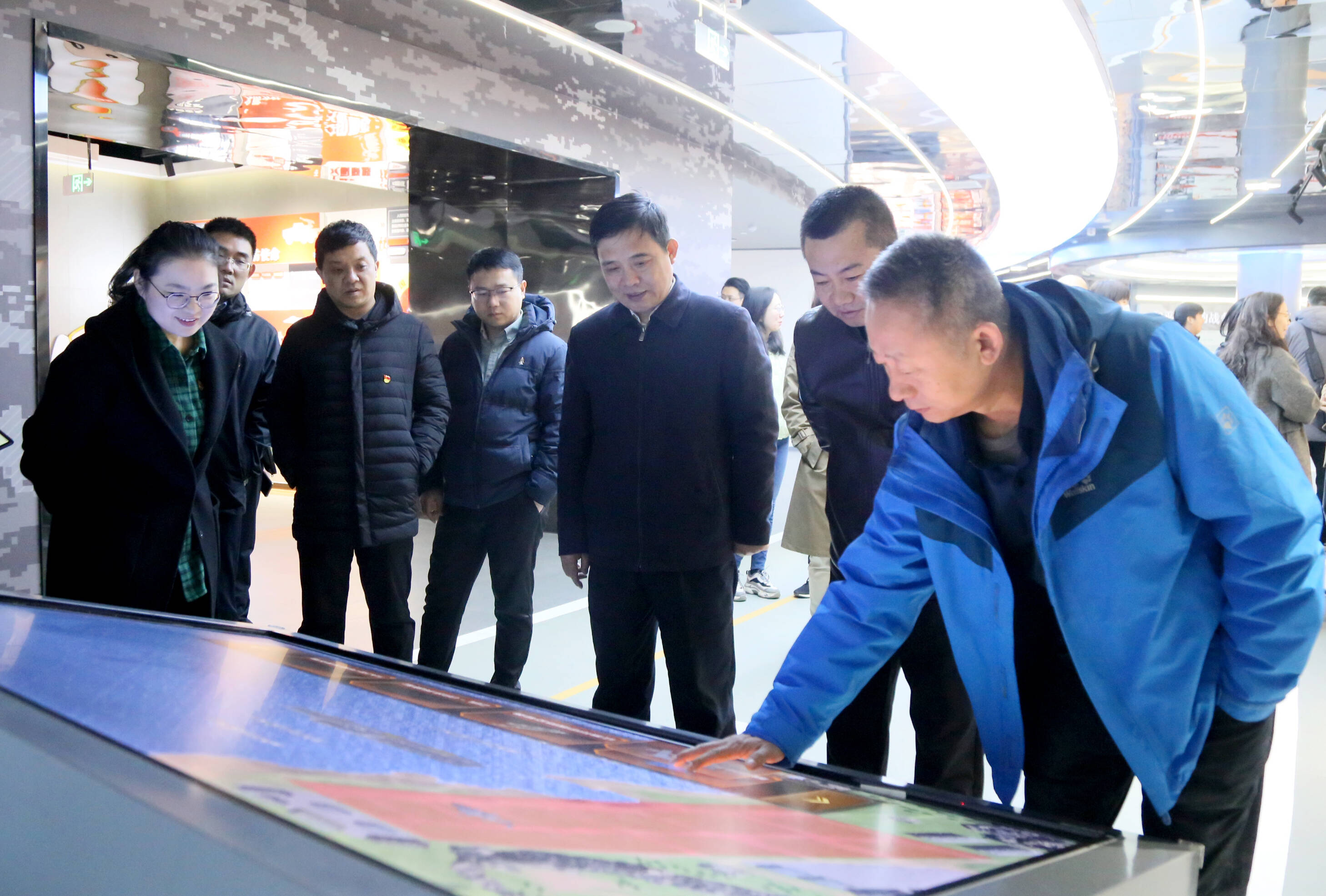 党委副书记,总编辑金栋参加活动,市国动办党组成员,副主任张国亮陪同