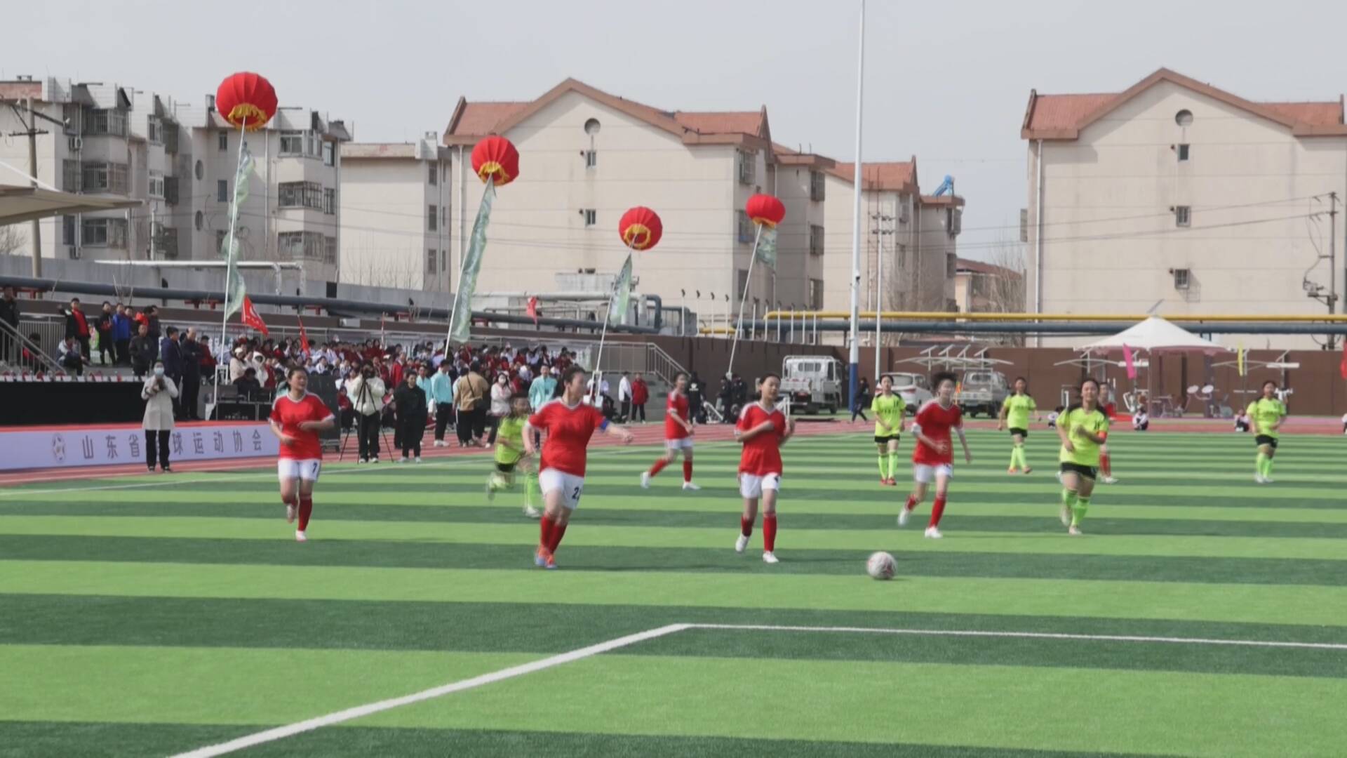 铿锵小玫瑰绽放绿荫丨2024年亚足联女足日女孩足球节德州站活动在临邑