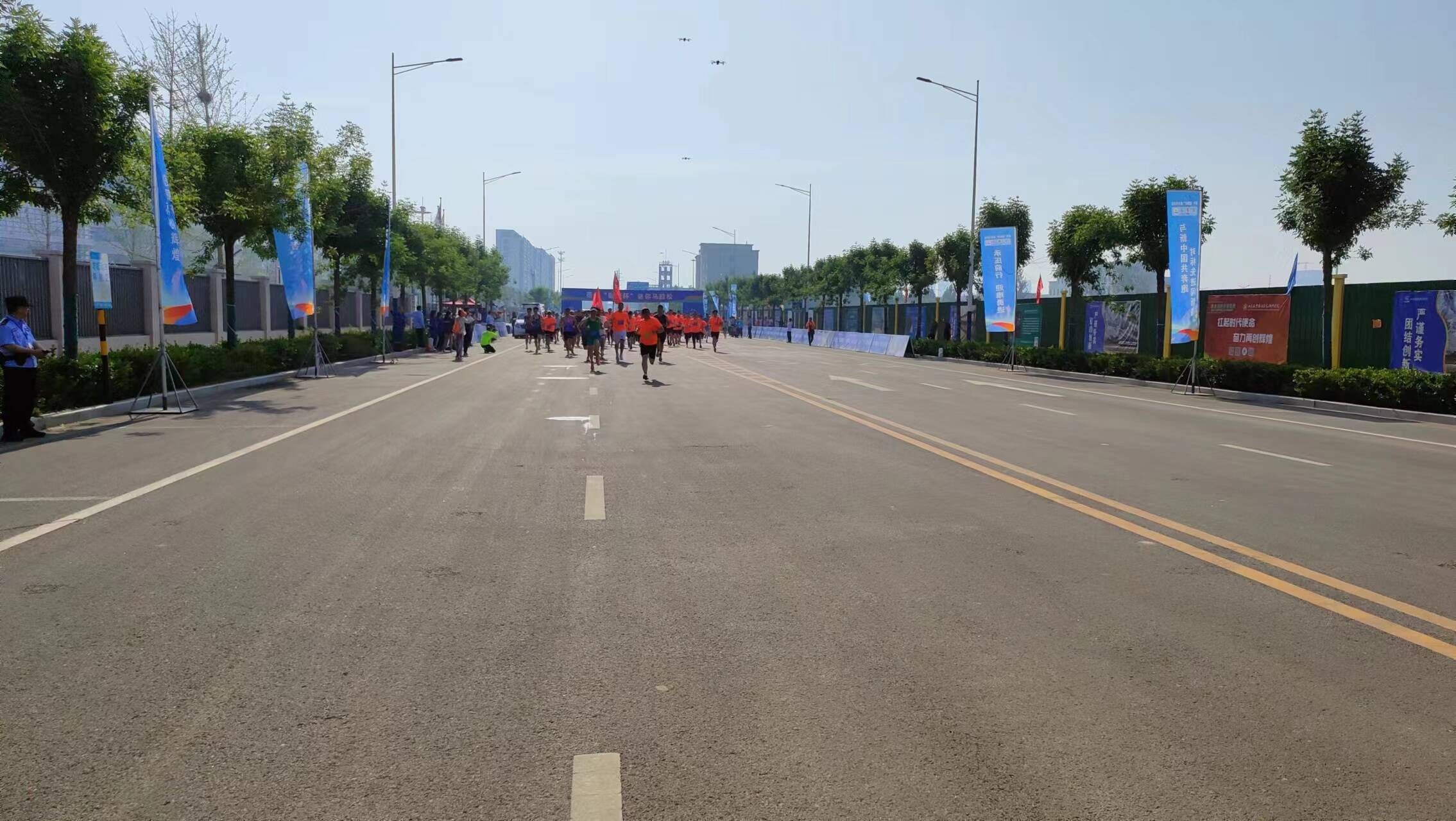 德州"健康杯"迷你马拉松鸣枪开跑