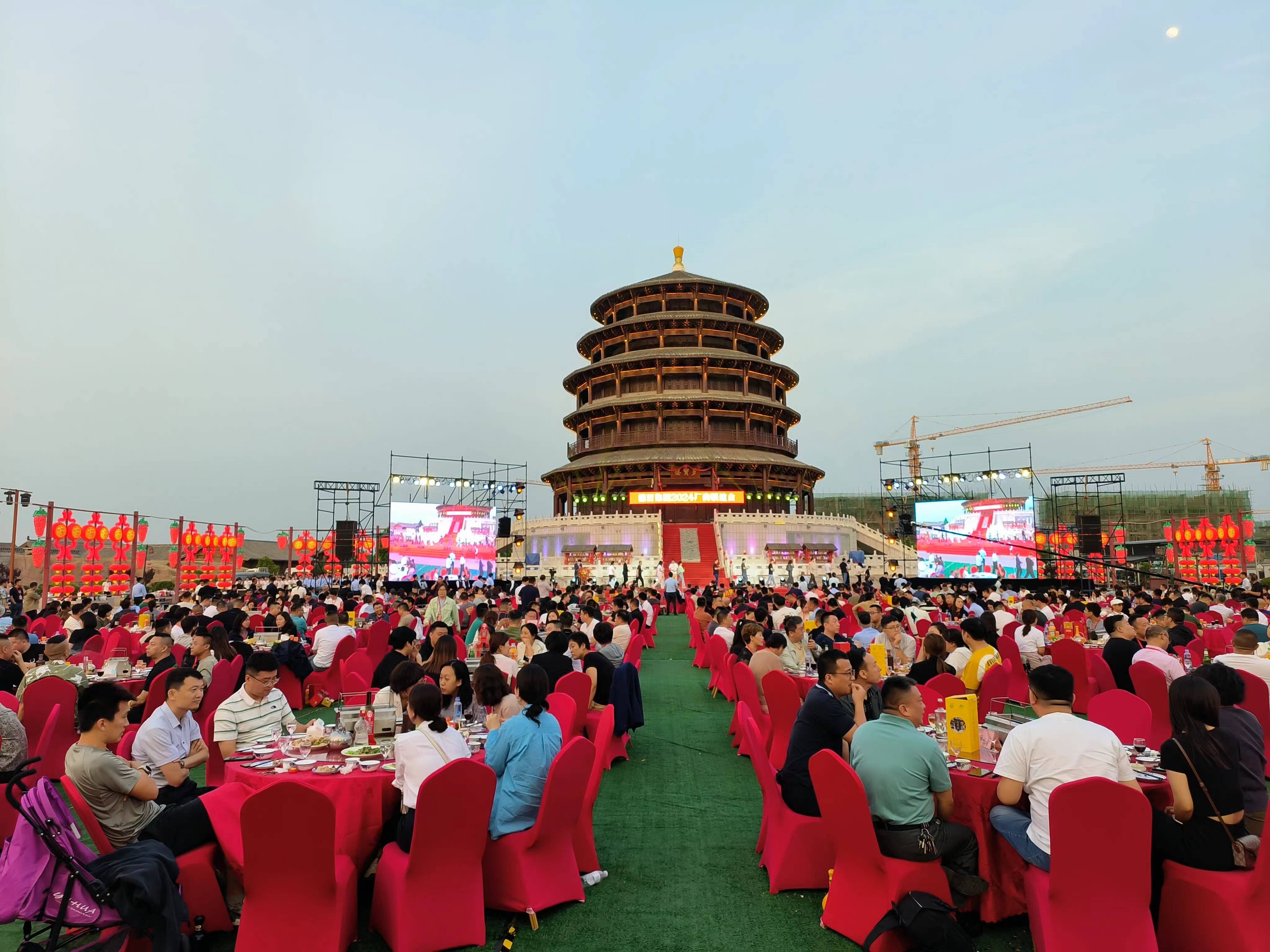 合作促共赢 携手向未来|德百集团厂家共赢暨椹果采摘