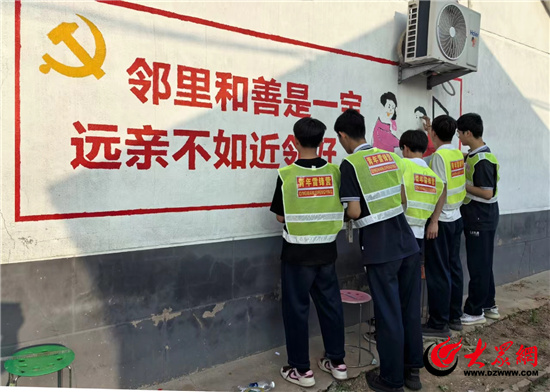 海报新闻刊发《潍坊高密:"第一书记"屋山画出强村良方》