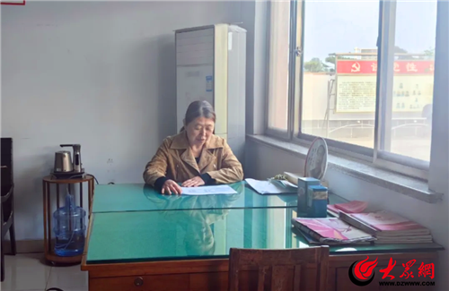 海报新闻刊发《潍坊高密市柴沟镇开展"三务"公开,村级办公场所专项