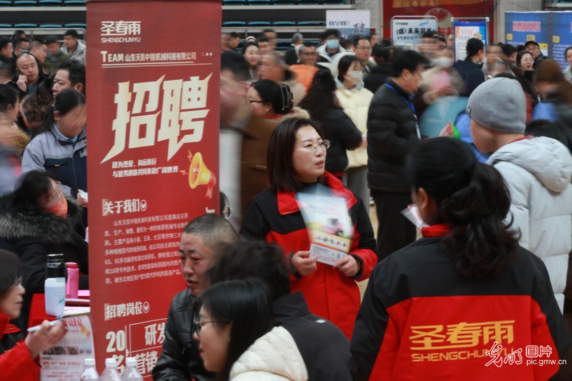 【新春走基层】春风送岗暖人心 精准对接稳就业 【新春走基层】春风送岗暖人心 精准对接稳就业