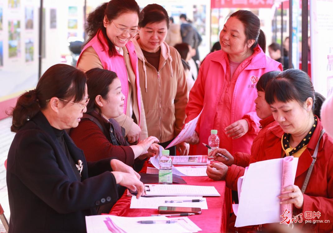 【新春走基层】春风送岗暖人心 精准对接稳就业 【新春走基层】春风送岗暖人心 精准对接稳就业
