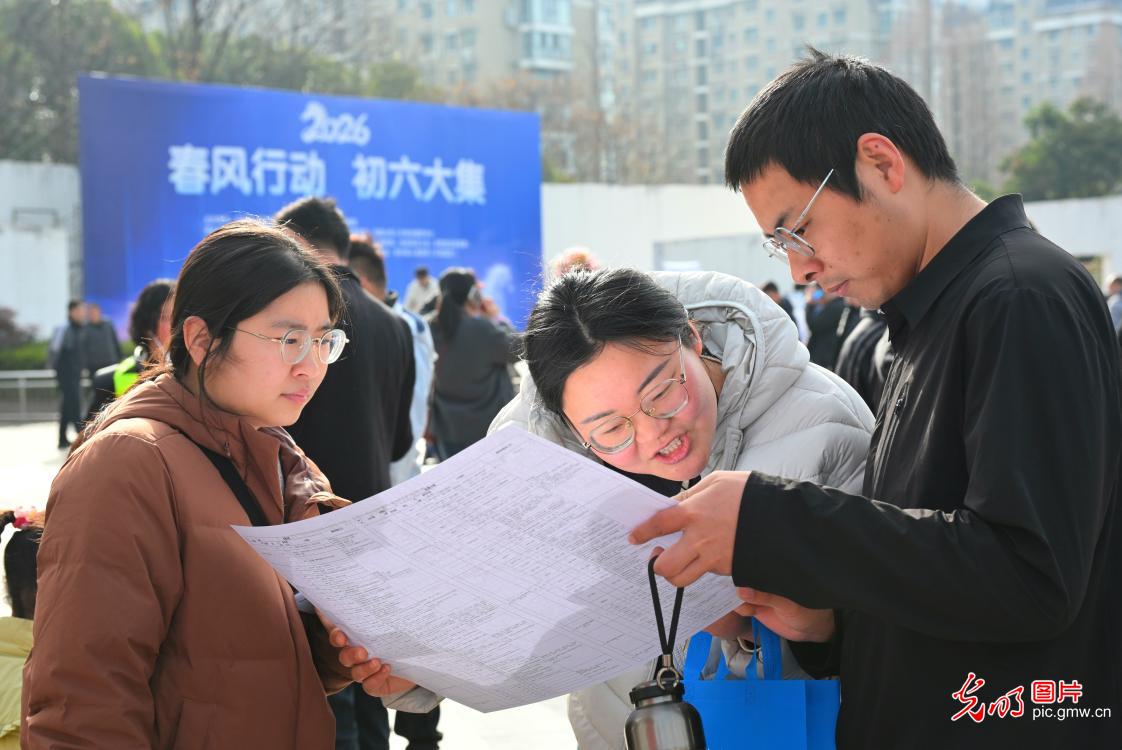 【新春走基层】春风送岗暖人心 精准对接稳就业 【新春走基层】春风送岗暖人心 精准对接稳就业
