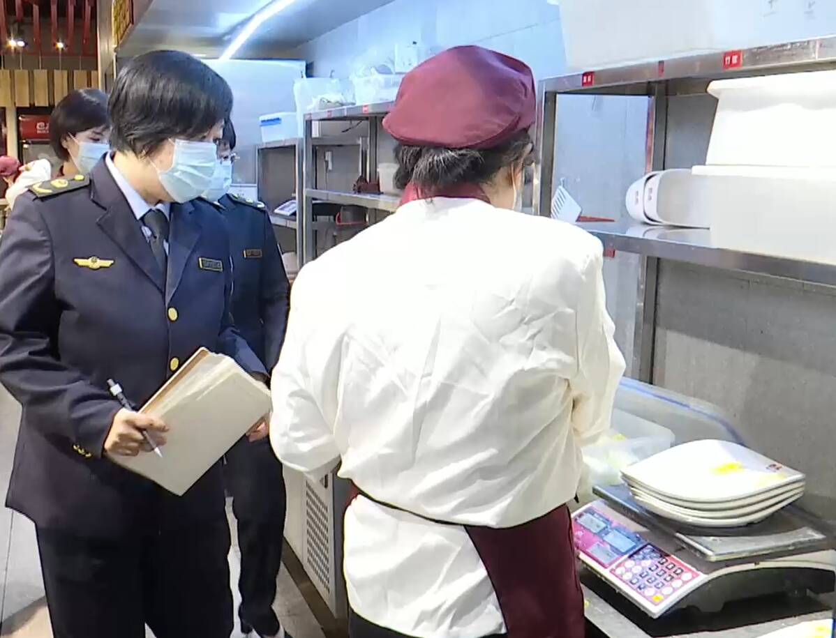高密市市场监管局开展食品经营环节食品安全专项治理行动(图1) 高密市市场监管局开展食品经营环节食品安全专项治理行动(图1)