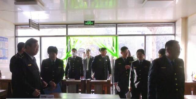 潍坊高密市市场监管局:以点促面 以比促提 扎实开展食品经营环节食品安全观摩点评活动(图1) 潍坊高密市市场监管局:以点促面 以比促提 扎实开展食品经营环节食品安全观摩点评活动(图1)