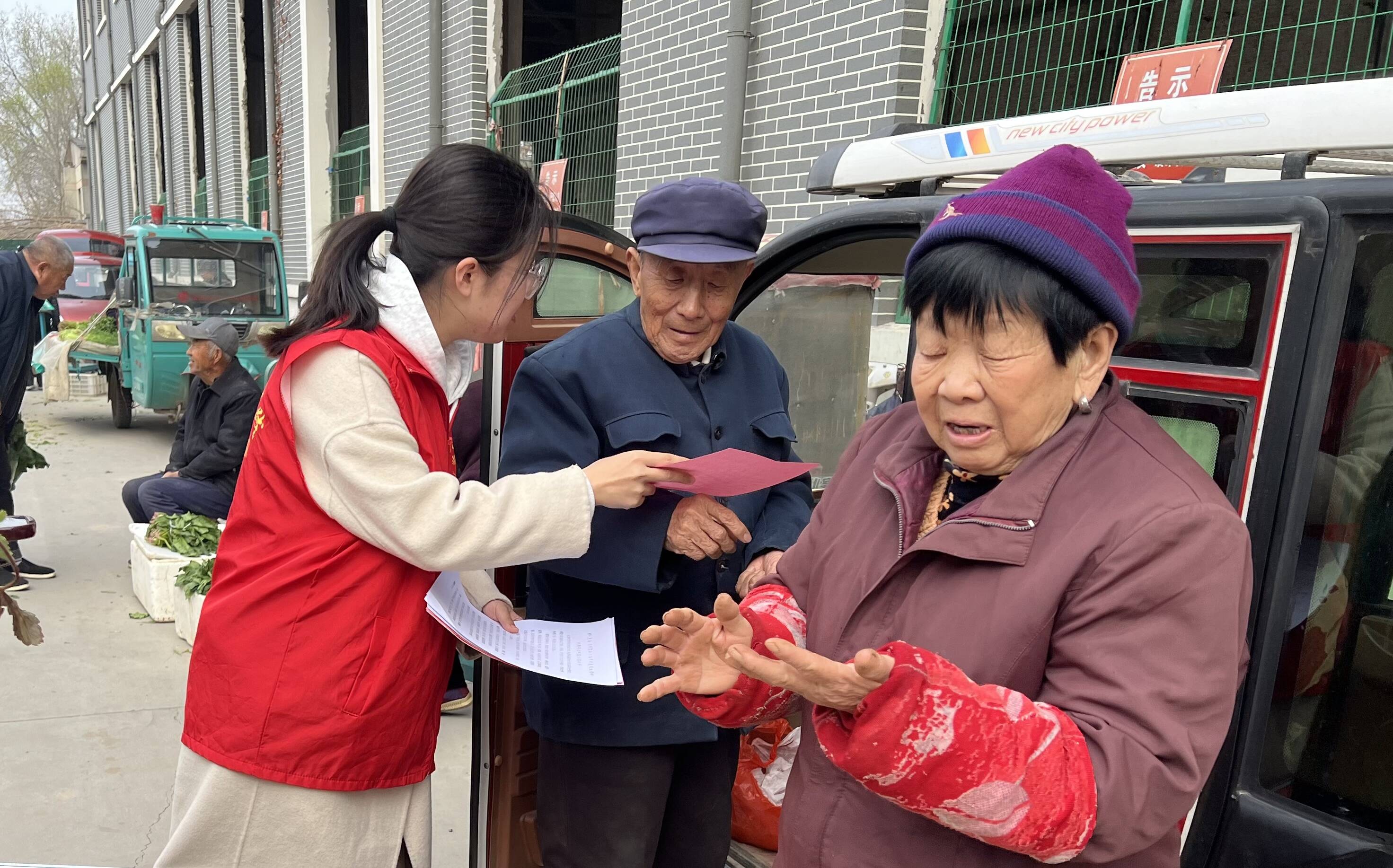 陵城区临齐街道开展清明时节倡文明祭扫新风我先行宣传活动